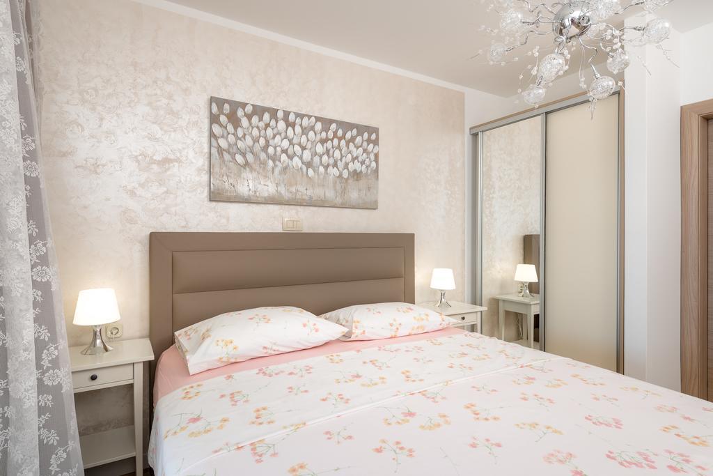 Superb Beachfront Luxury Seaview With Private Beach Milna  Bagian luar foto