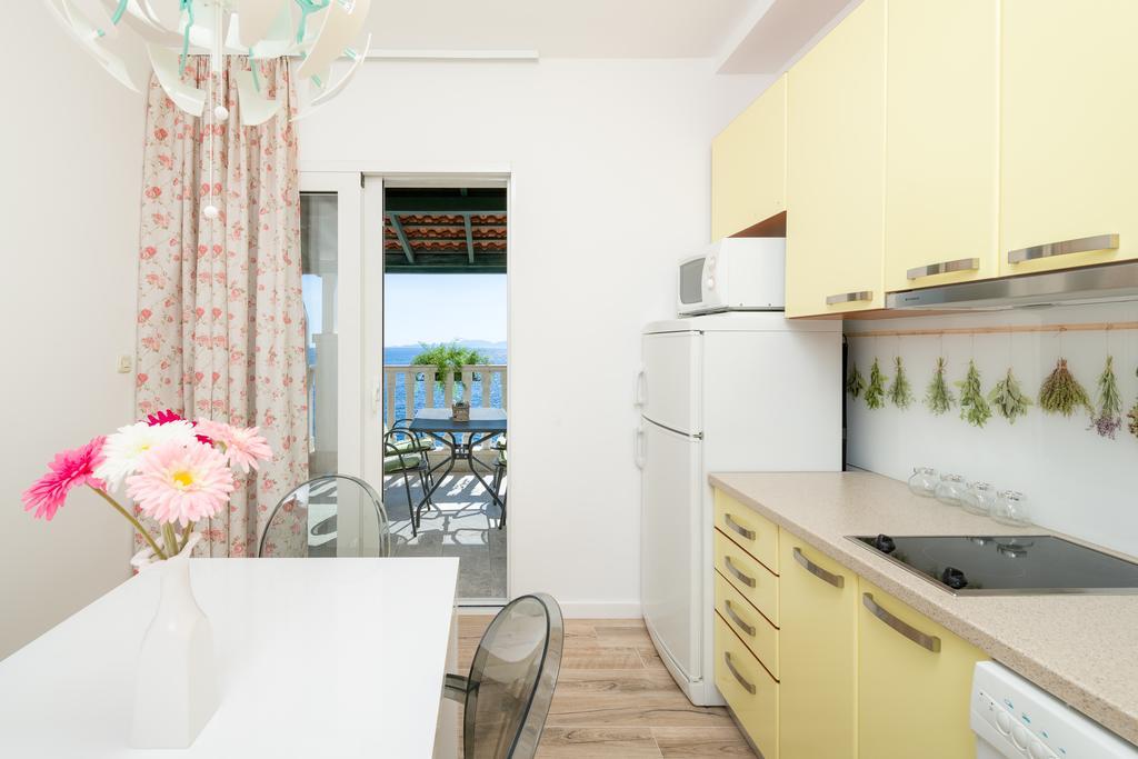 Superb Beachfront Luxury Seaview With Private Beach Milna  Bagian luar foto
