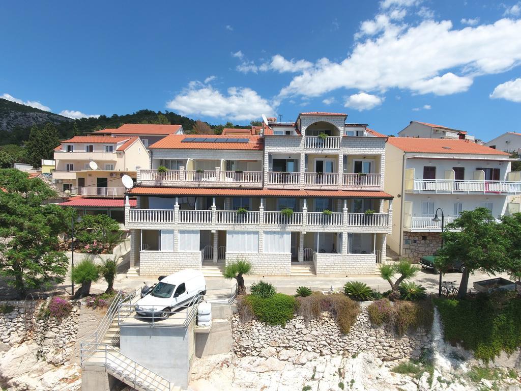 Superb Beachfront Luxury Seaview With Private Beach Milna  Bagian luar foto