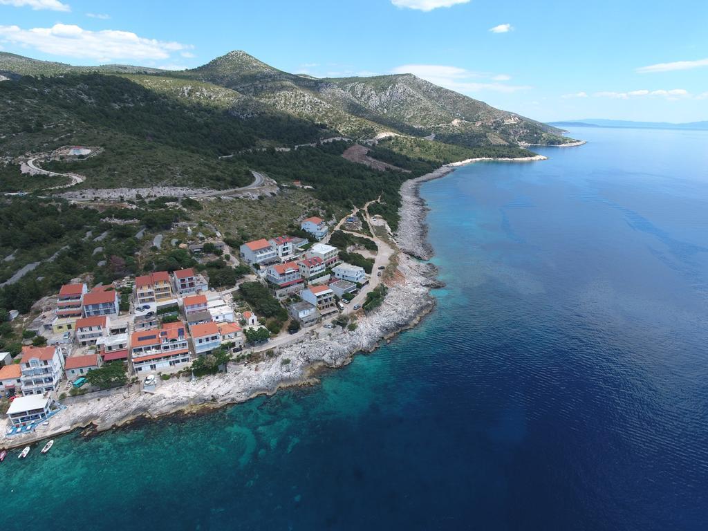 Superb Beachfront Luxury Seaview With Private Beach Milna  Bagian luar foto