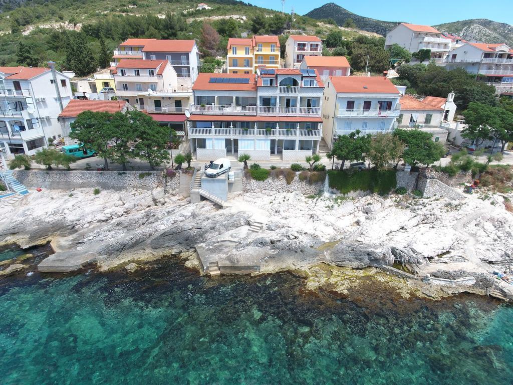 Superb Beachfront Luxury Seaview With Private Beach Milna  Bagian luar foto