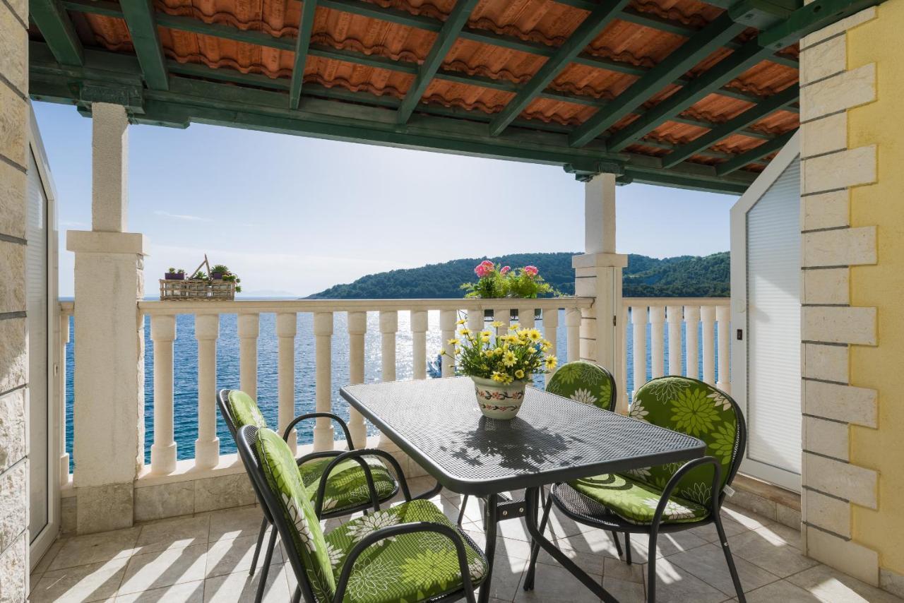 Superb Beachfront Luxury Seaview With Private Beach Milna  Bagian luar foto